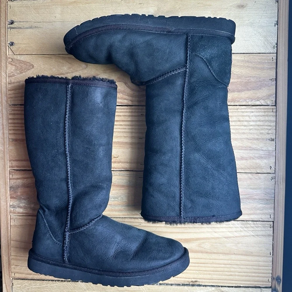 Ugg Classic Tall Boots Women's 8 Black Suede Sheepskin Lined Comfort Winter